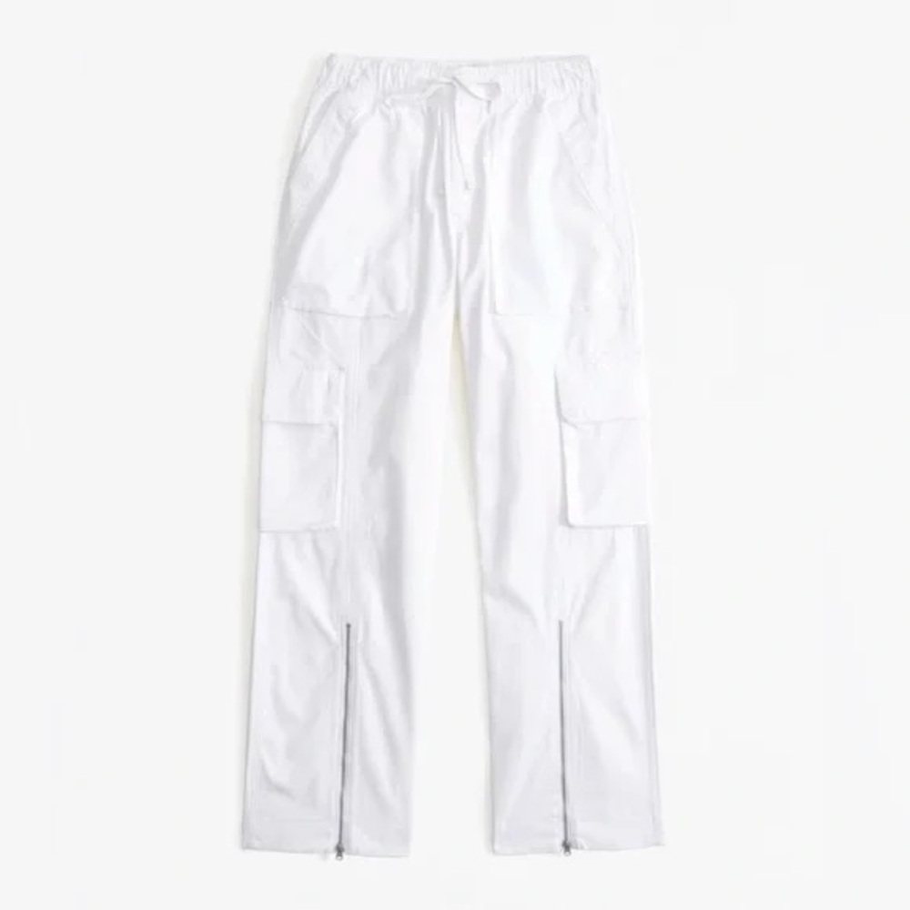 Abercrombie & Fitch High Rise Baggy Cargo Pants in White- L short